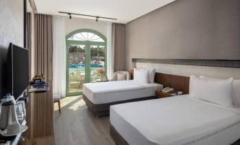 Deluxe Double or Twin Room with Pool View4
